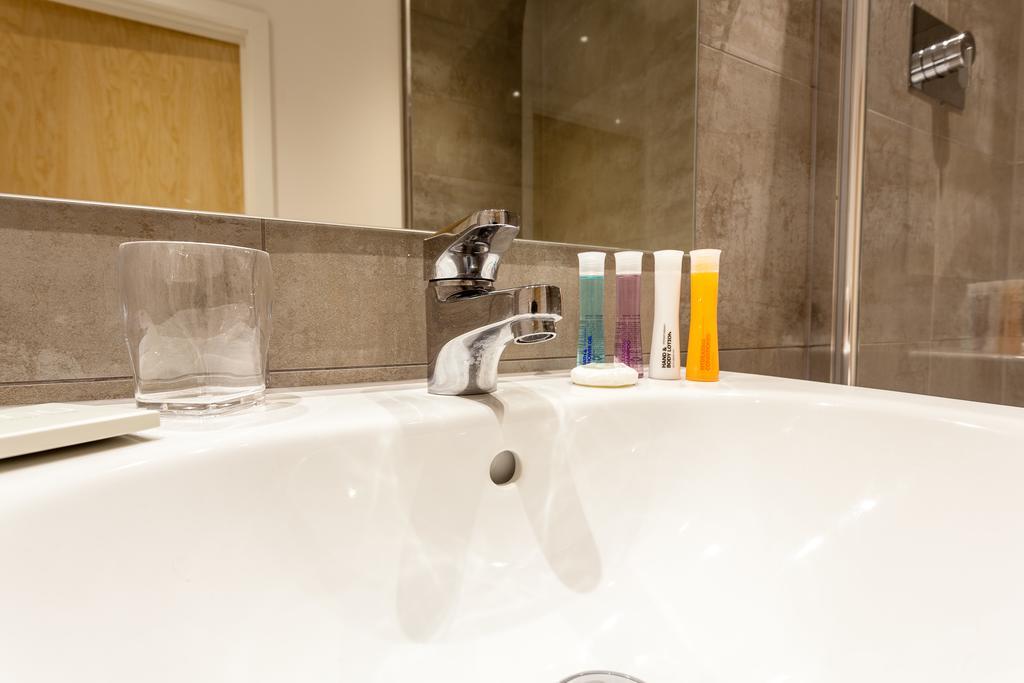 Self-Contained Town Centre One Bedroom Apartments By Helmswood Serviced Apartments 红山 外观 照片