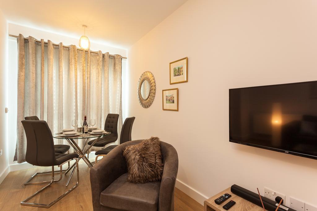 Self-Contained Town Centre One Bedroom Apartments By Helmswood Serviced Apartments 红山 外观 照片